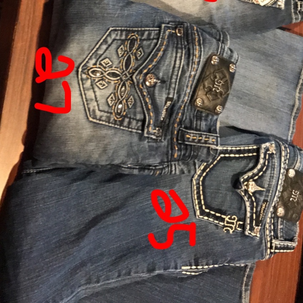 Size 25s I think there 30 in the inseam